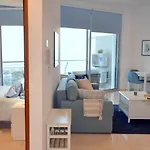 アパート Awesome Sea & Marina View Center 1 Bdr Flat ラルナカ