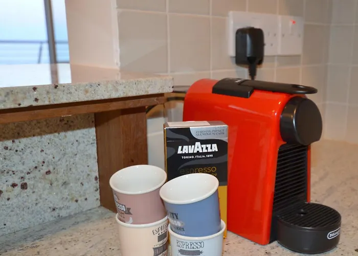 Daire Awesome Sea & Marina View Center 1 Bdr Flat