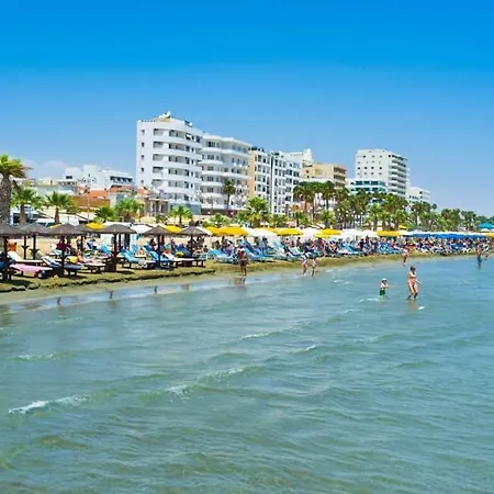 Апартаменты Awesome Sea & Marina View Center 1 Bdr Flat